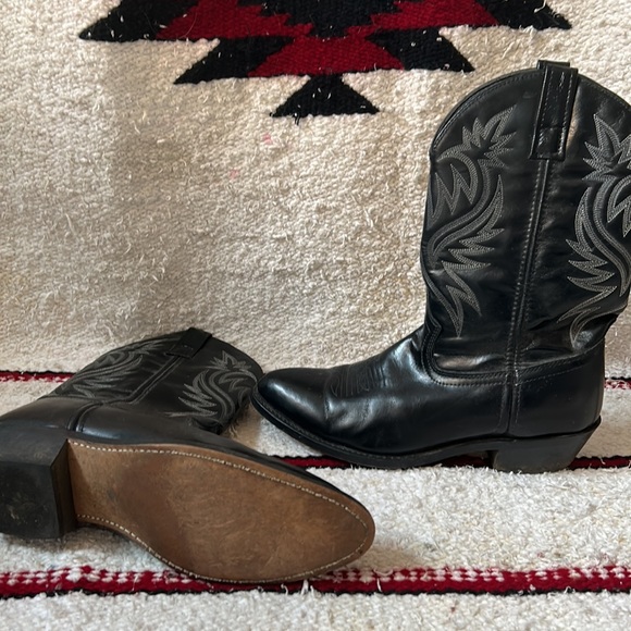 Laredo black men’s cowboy boots. - Picture 2 of 3
